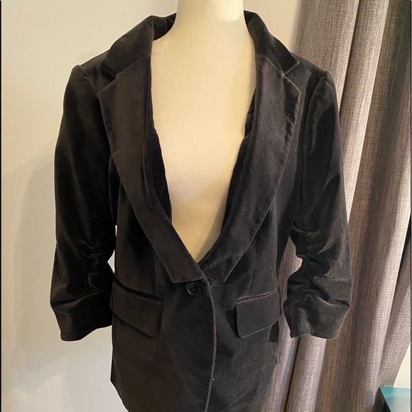 3/$25 🤗 The Limited Velvety black jacket for work/play. 3/4 sleeve with band - Picture 2 of 6